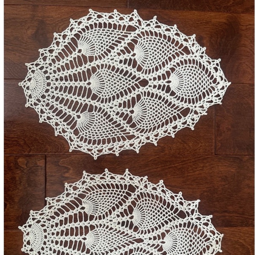 Vintage Handcrafted Leaf-Shaped Crochet Doily (Ivory 14" x 10" set of 7)